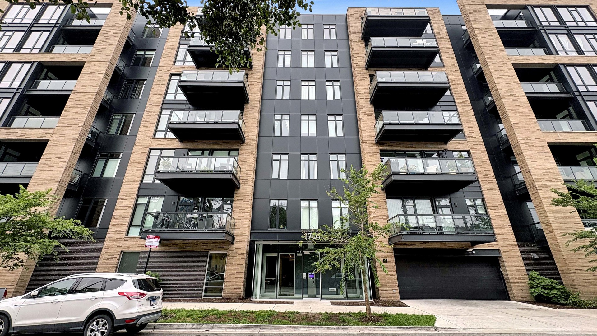 1701 W Webster Avenue Unit: 205