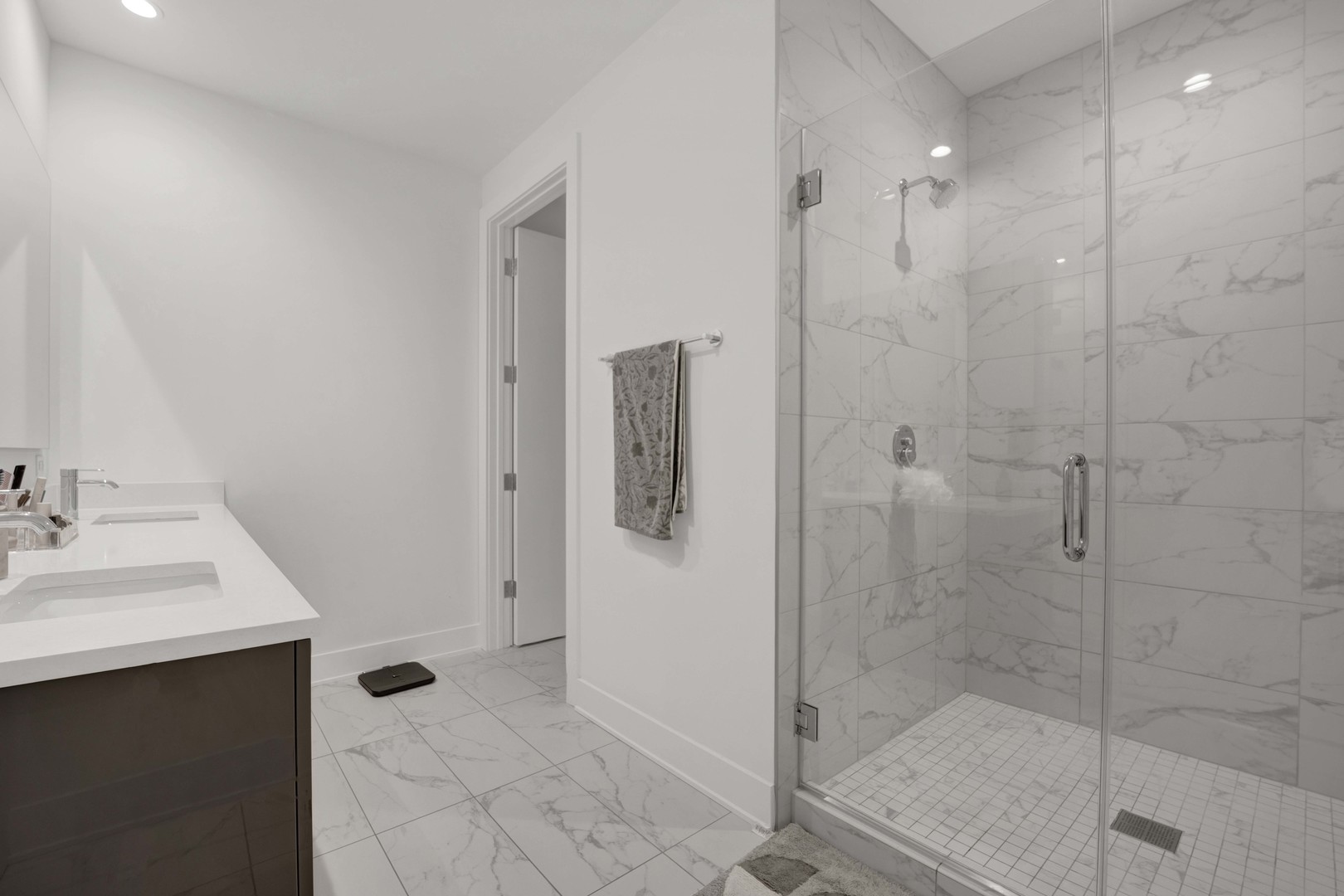 1701 W Webster Avenue Unit: 205