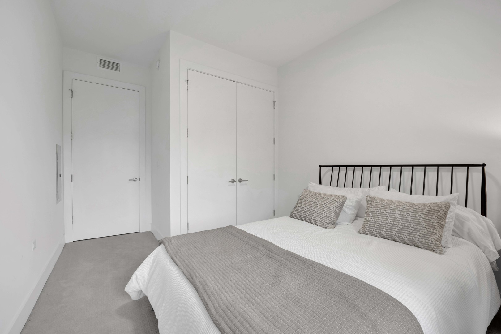 1701 W Webster Avenue Unit: 205