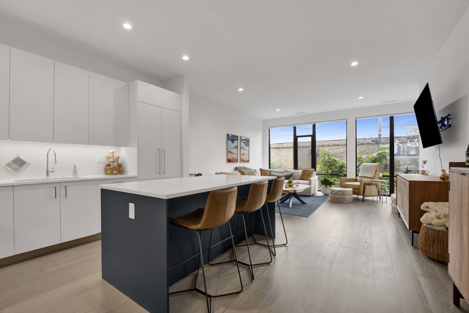 1701 W Webster Avenue Unit: 205