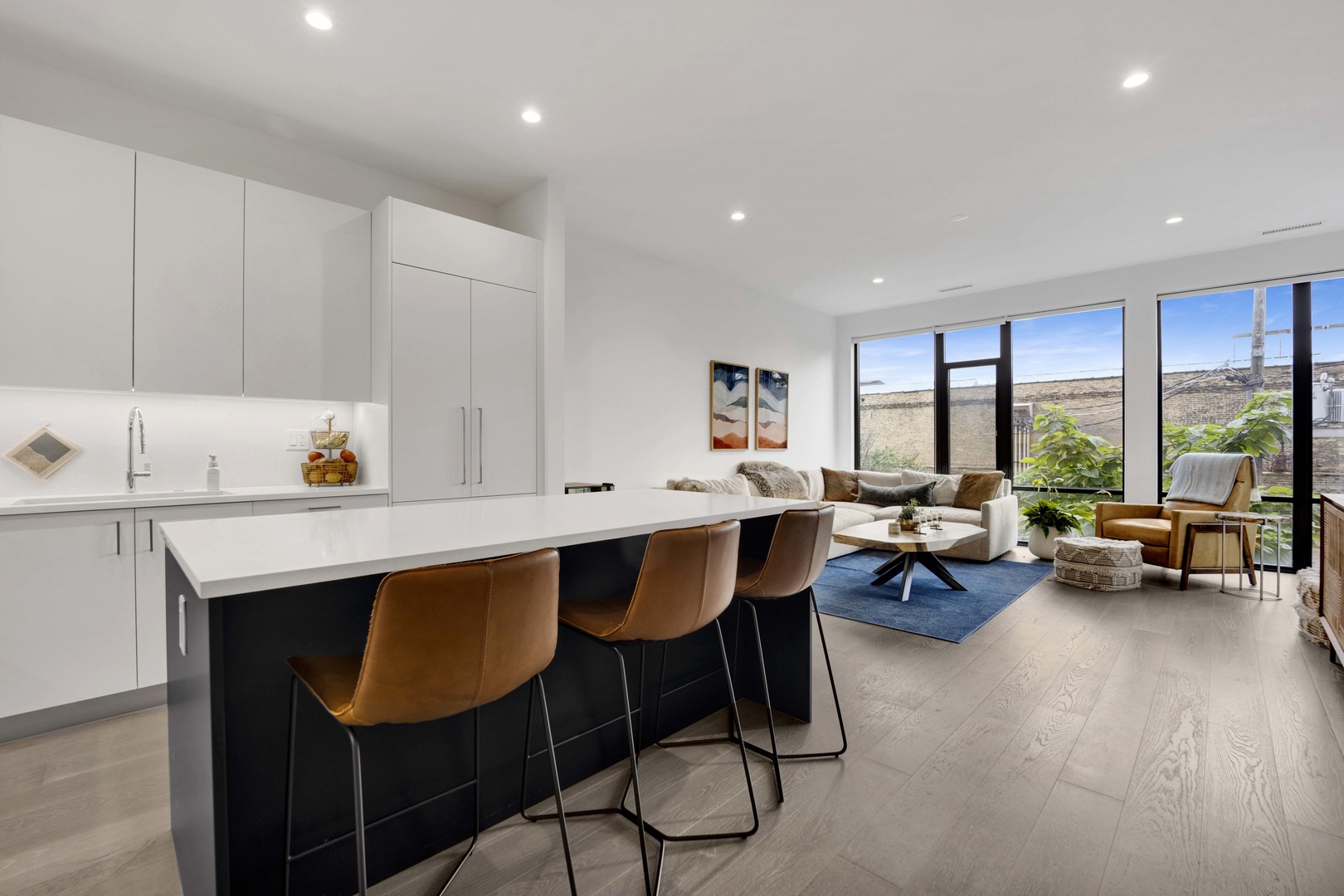 1701 W Webster Avenue Unit: 205