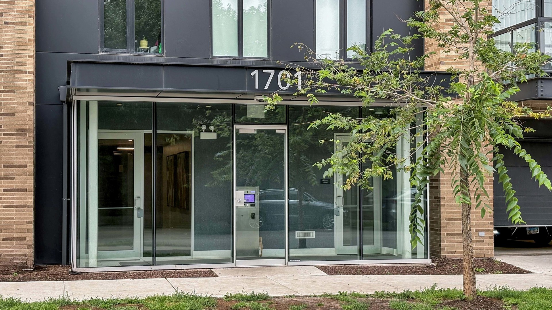 1701 W Webster Avenue Unit: 205