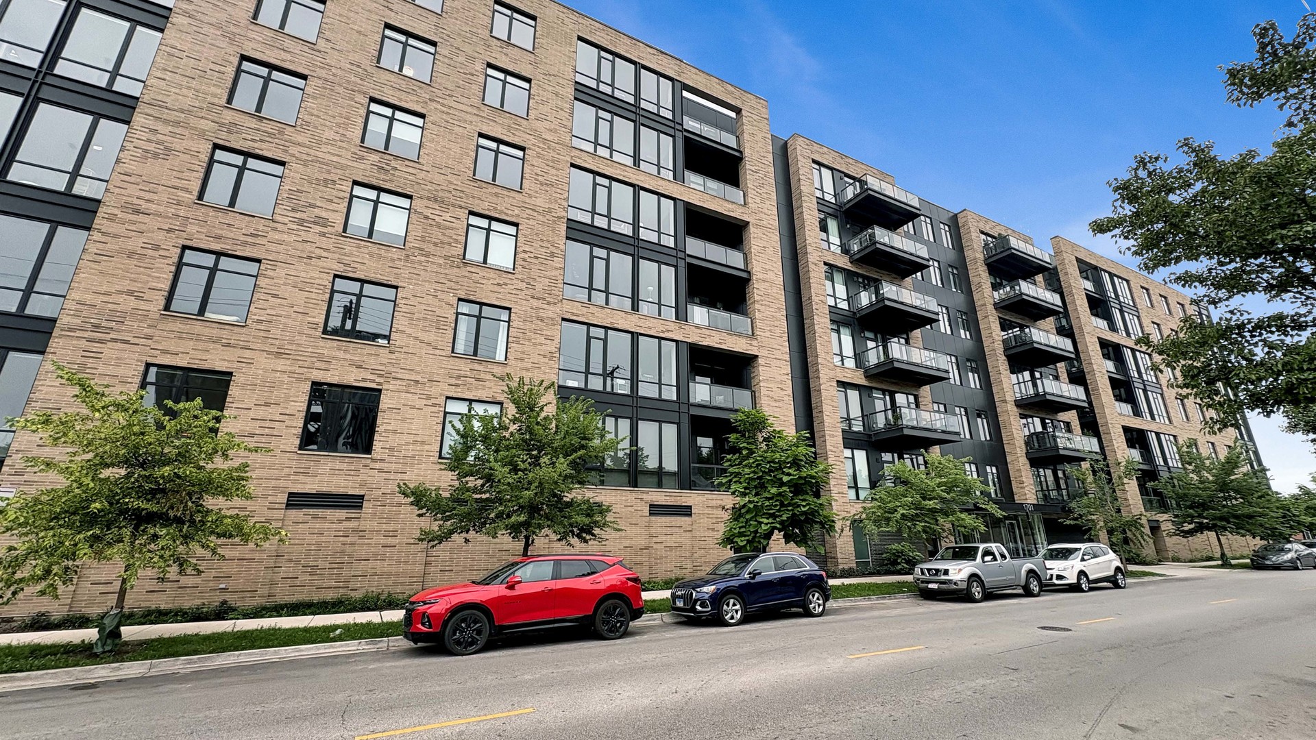 1701 W Webster Avenue Unit: 205