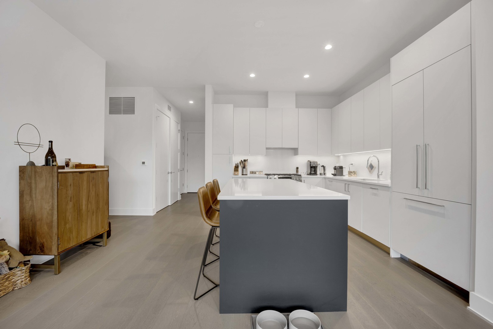 1701 W Webster Avenue Unit: 205