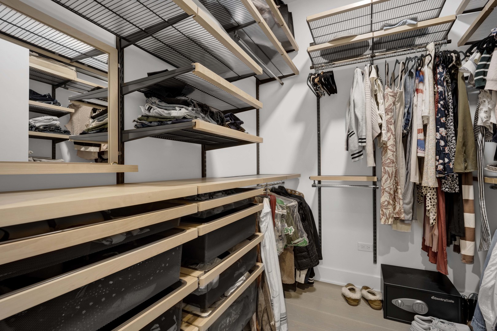 1701 W Webster Avenue Unit: 205