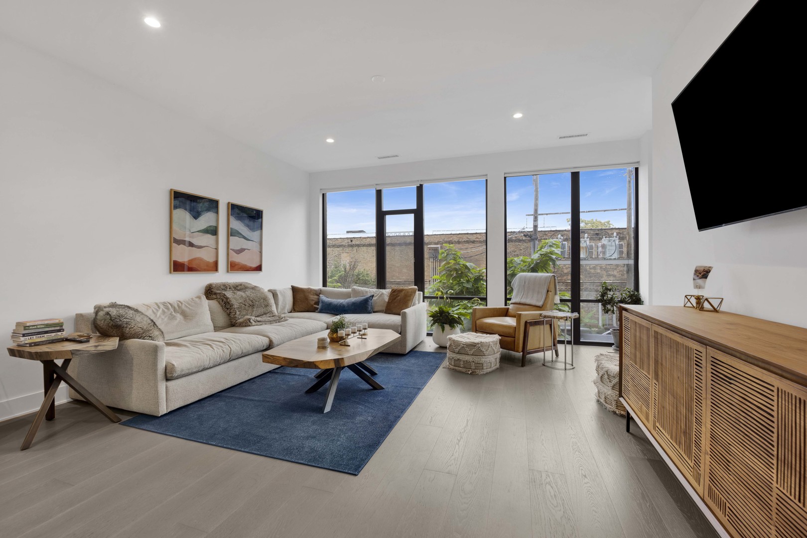 1701 W Webster Avenue Unit: 205