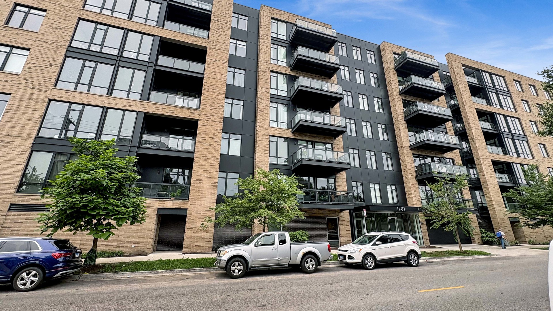 1701 W Webster Avenue Unit: 205