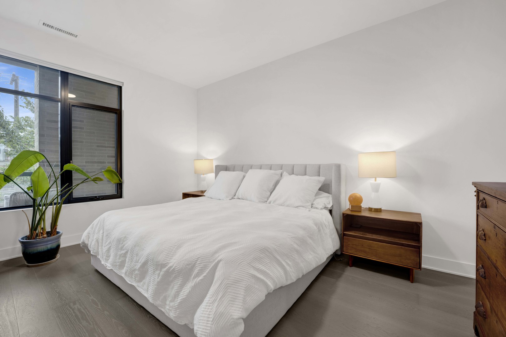 1701 W Webster Avenue Unit: 205