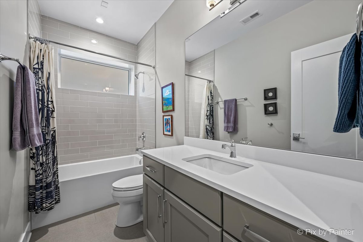 4713 N Damen Avenue Unit: 1N