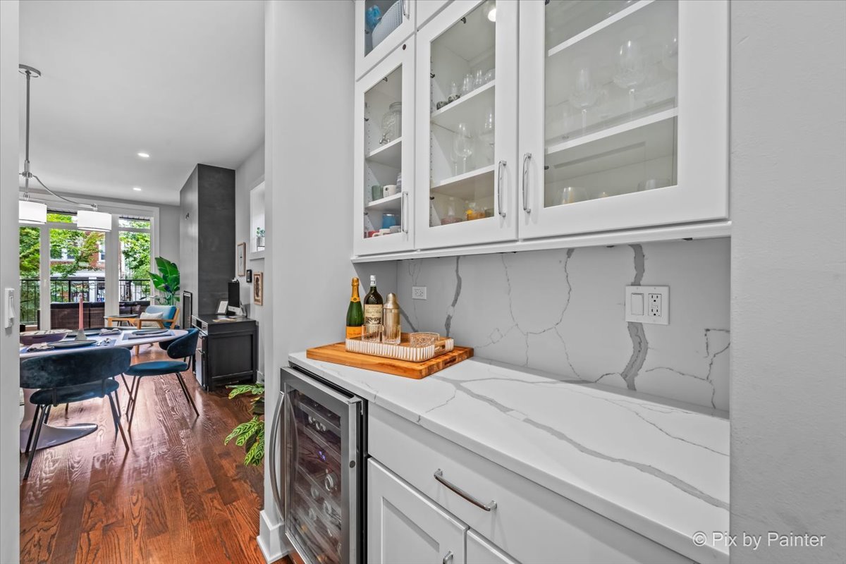 4713 N Damen Avenue Unit: 1N
