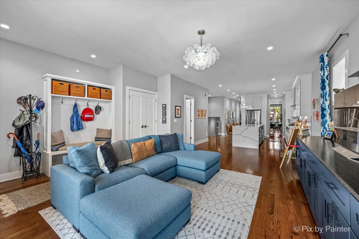 4713 N Damen Avenue Unit: 1N