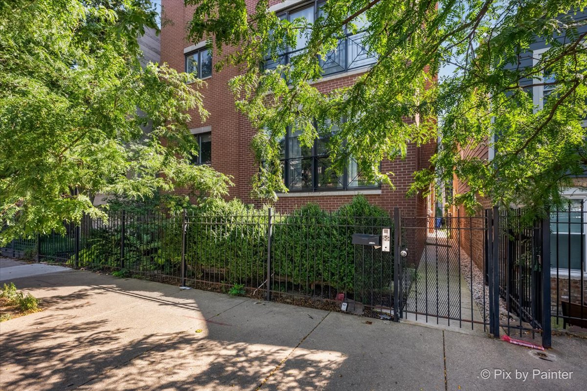 1541 W CHESTNUT Street Unit: 4