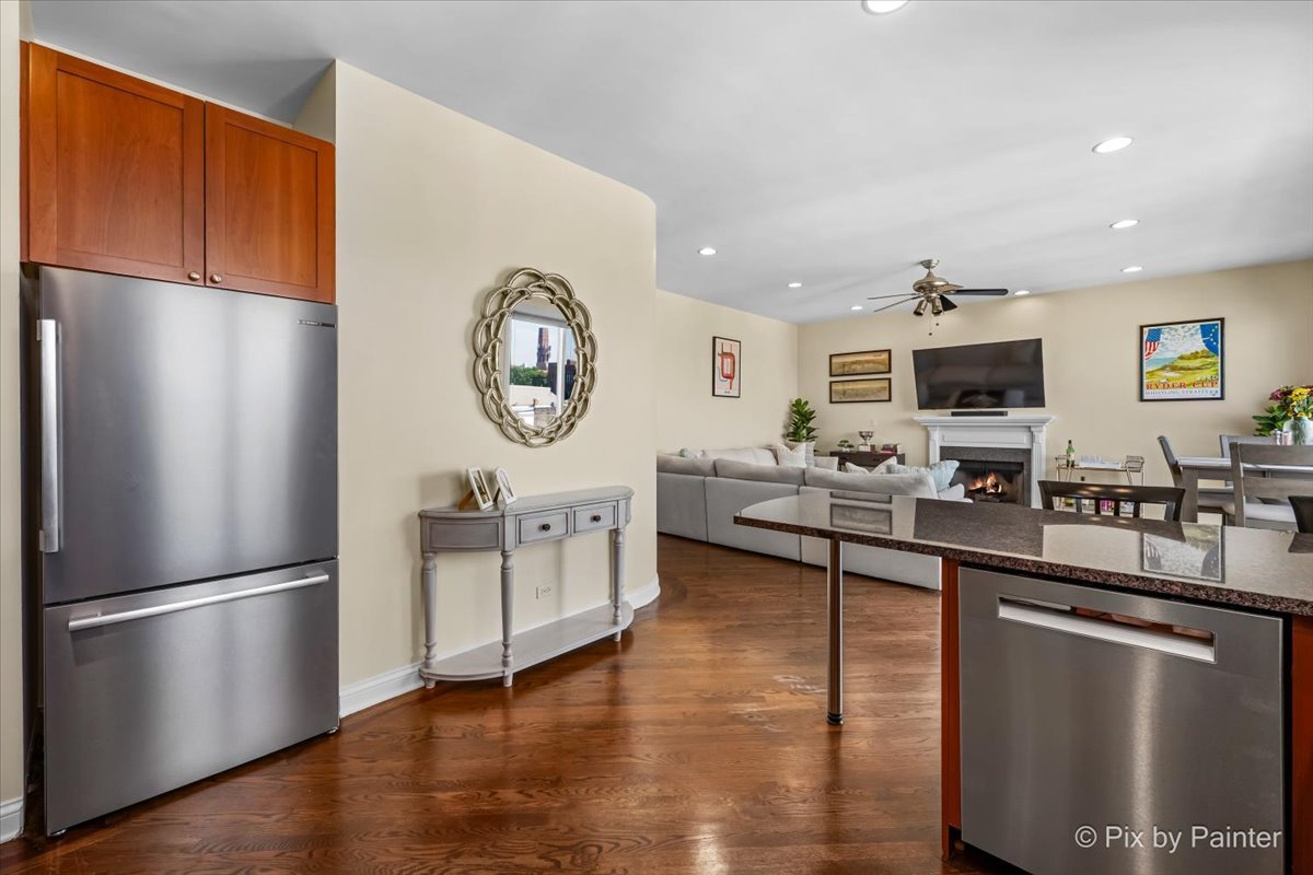 1541 W CHESTNUT Street Unit: 4