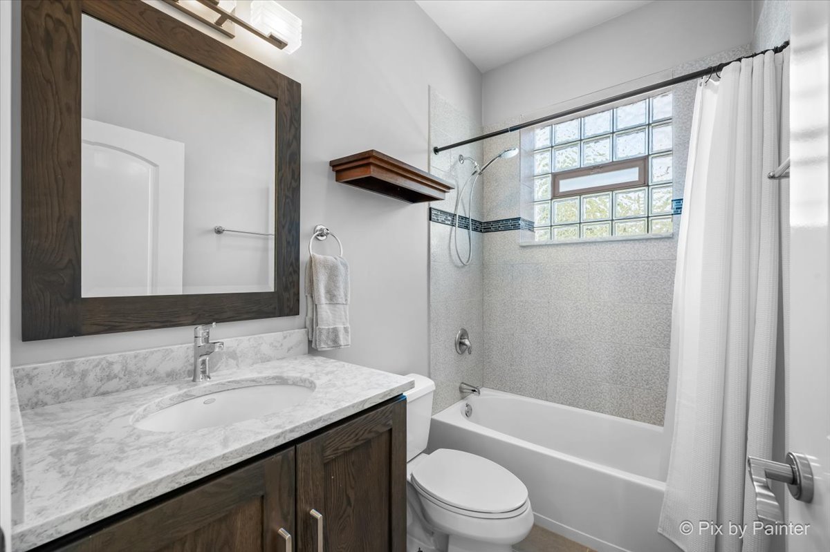 1541 W CHESTNUT Street Unit: 4