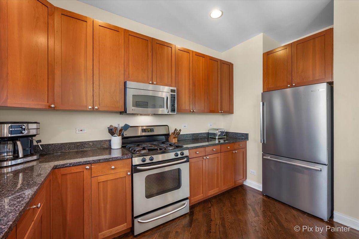 1541 W CHESTNUT Street Unit: 4