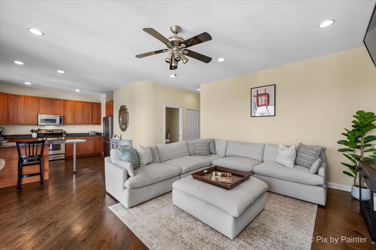 1541 W CHESTNUT Street Unit: 4