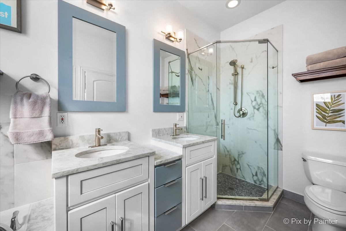 1541 W CHESTNUT Street Unit: 4
