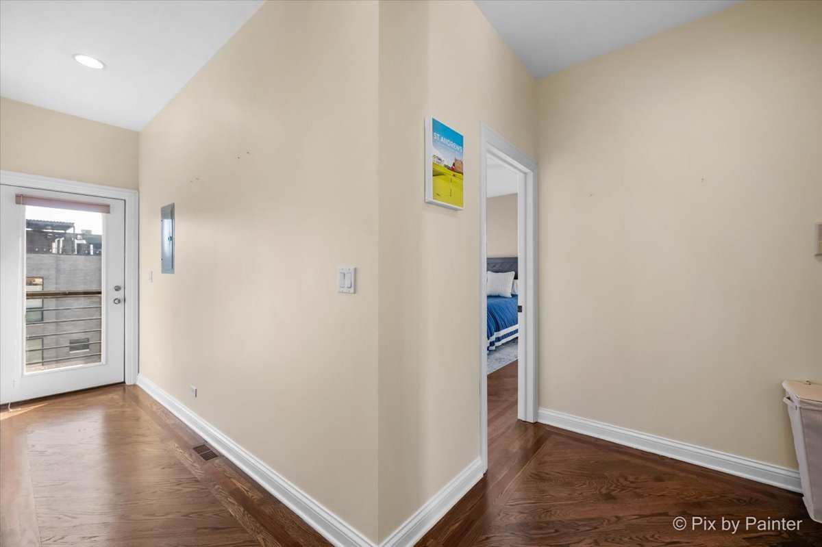 1541 W CHESTNUT Street Unit: 4