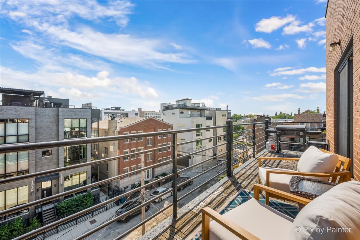 1541 W CHESTNUT Street Unit: 4