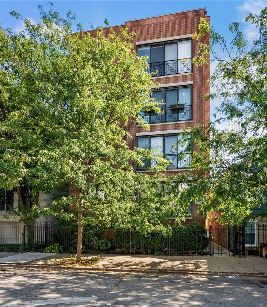 1541 W CHESTNUT Street Unit: 4