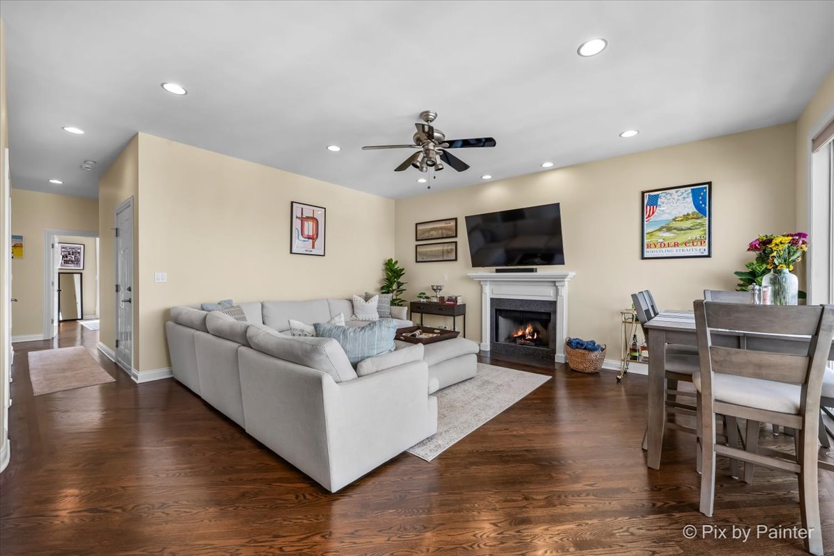 1541 W CHESTNUT Street Unit: 4