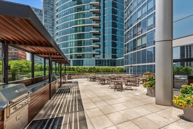 1211 S Prairie Avenue Unit: 5400