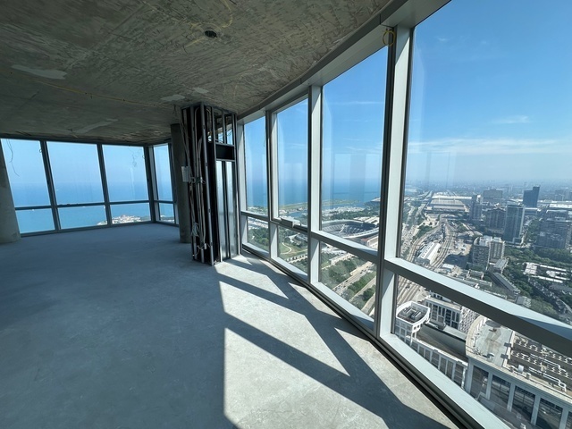 1211 S Prairie Avenue Unit: 5400