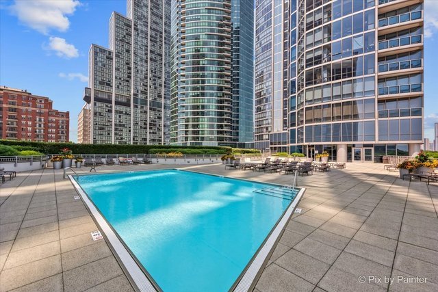 1211 S Prairie Avenue Unit: 5400