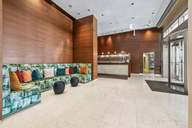 1211 S Prairie Avenue Unit: 5400
