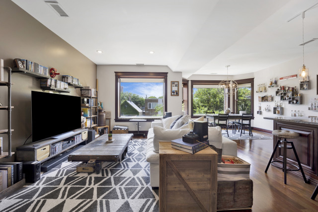 3106 W Lyndale Street Unit: 3B