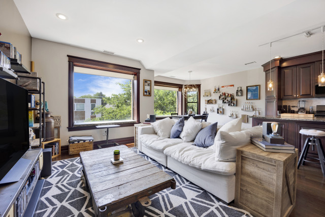 3106 W Lyndale Street Unit: 3B