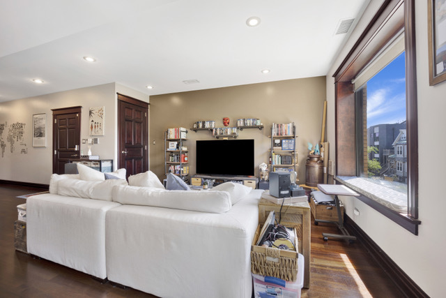 3106 W Lyndale Street Unit: 3B