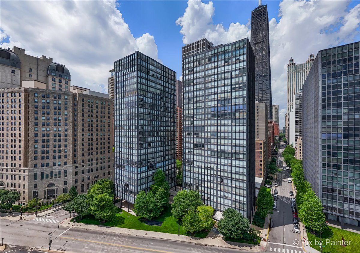 860 N LAKE SHORE Drive Unit: 19L