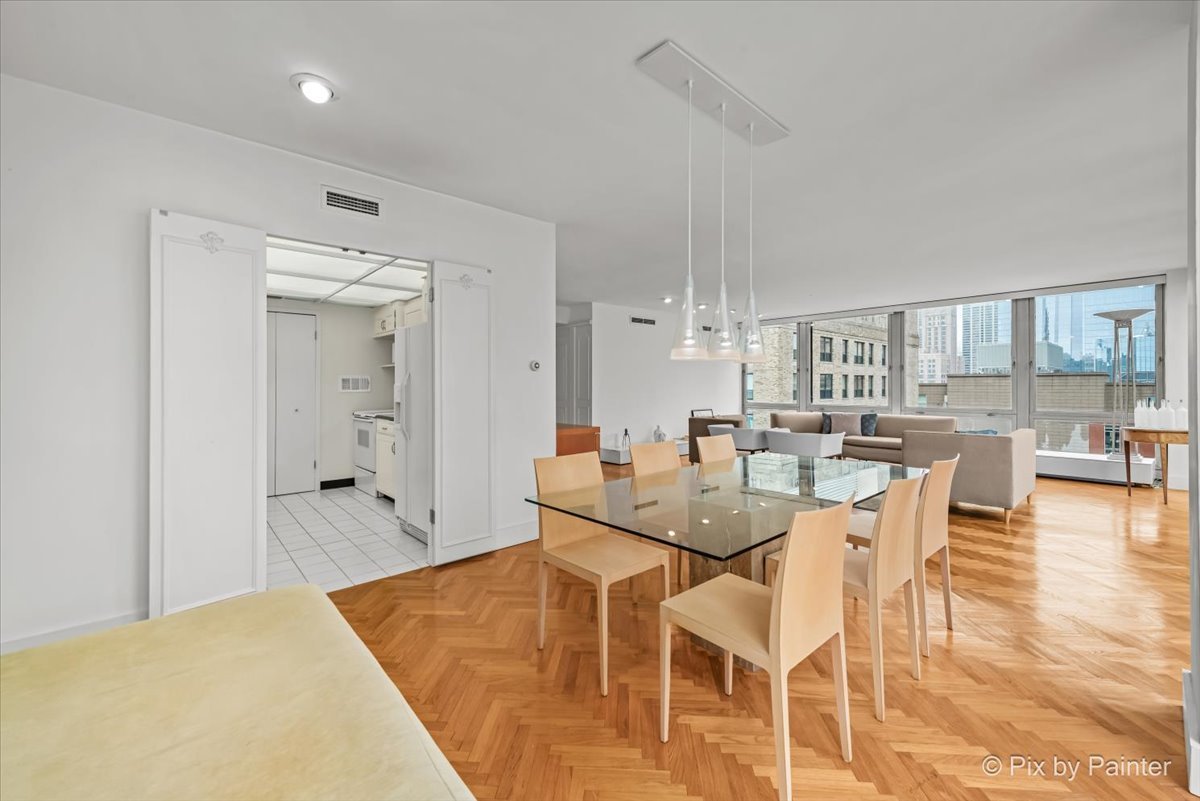 860 N LAKE SHORE Drive Unit: 19L