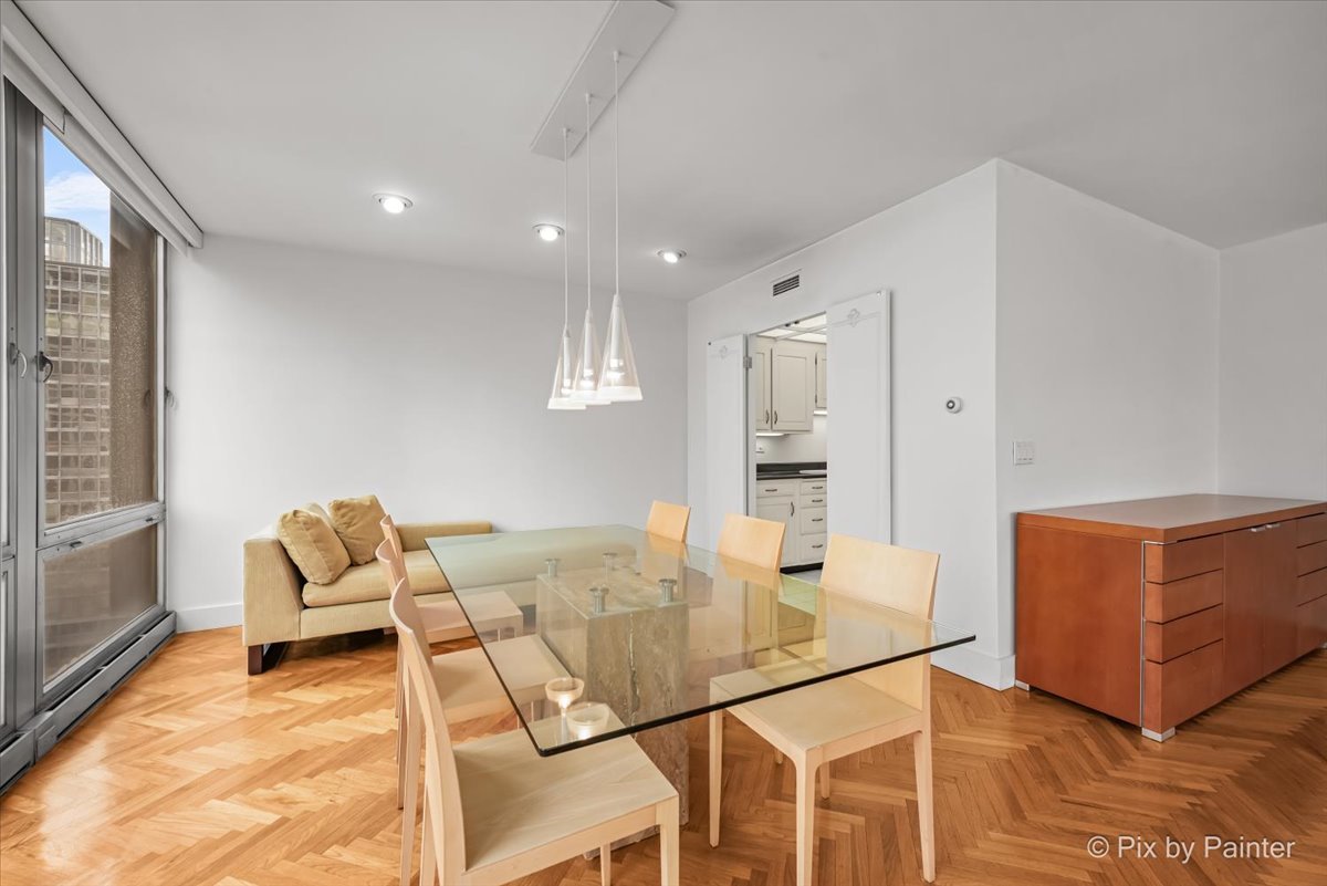860 N LAKE SHORE Drive Unit: 19L