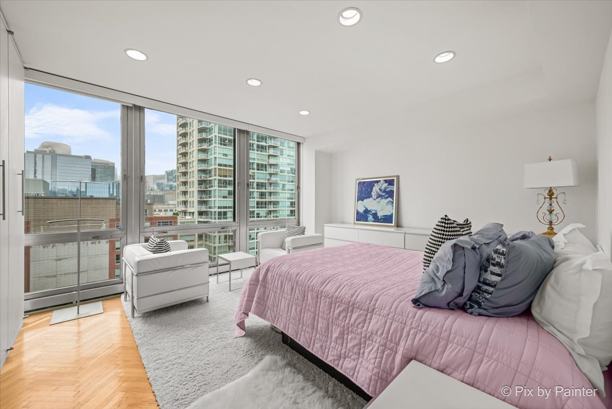 860 N LAKE SHORE Drive Unit: 19L