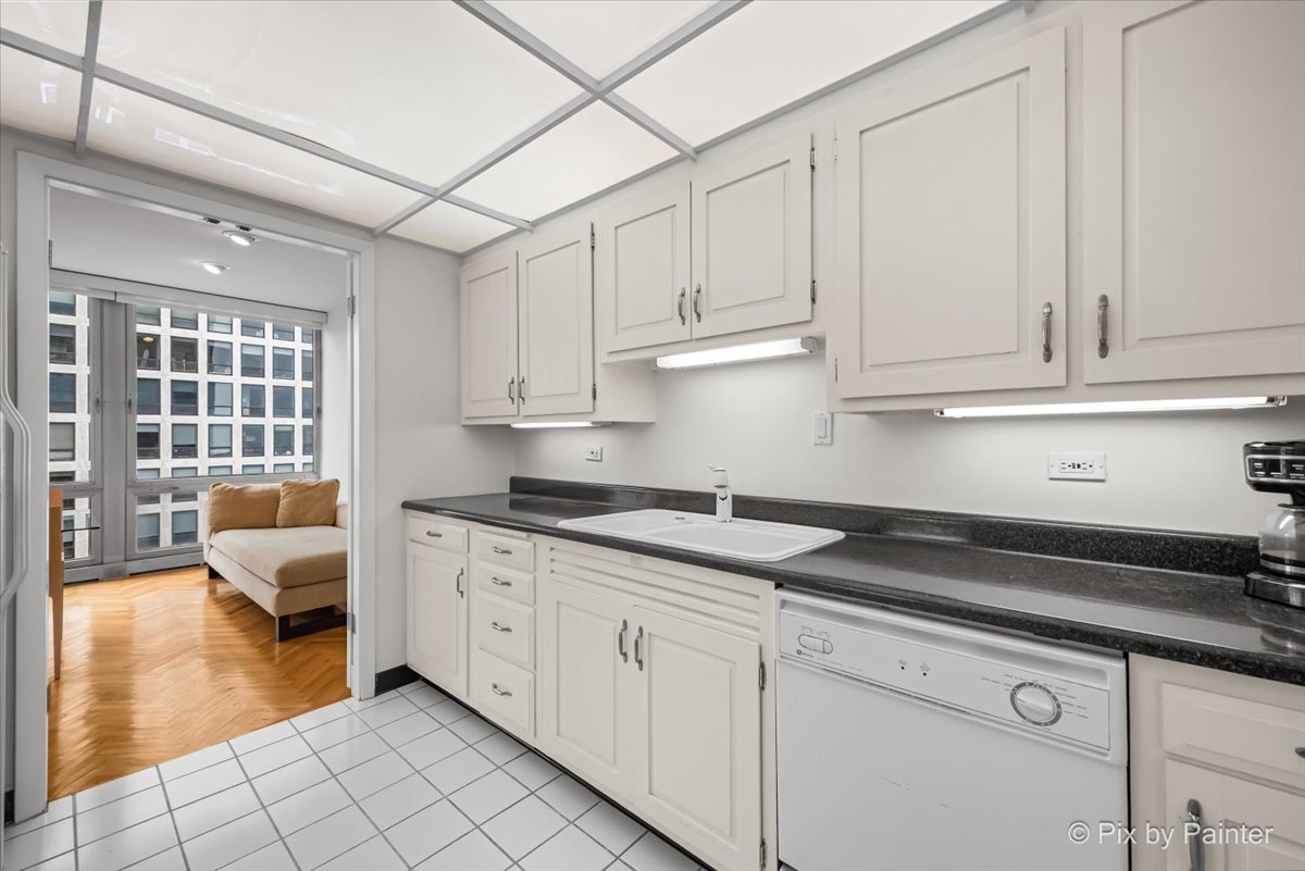 860 N LAKE SHORE Drive Unit: 19L