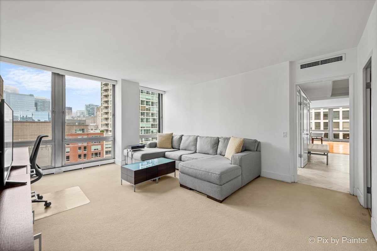 860 N LAKE SHORE Drive Unit: 19L