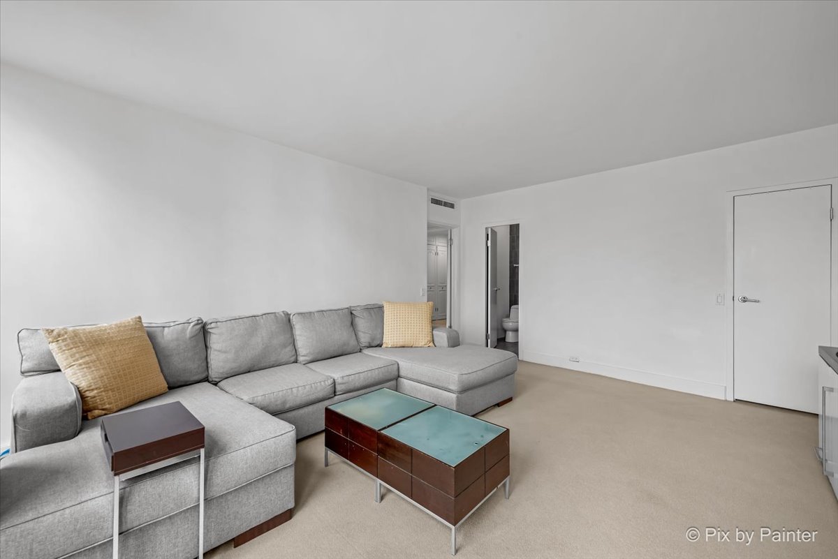 860 N LAKE SHORE Drive Unit: 19L