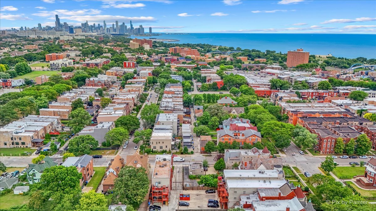 4512 S Greenwood Avenue Unit: 3
