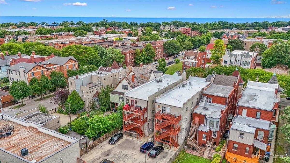 4512 S Greenwood Avenue Unit: 3