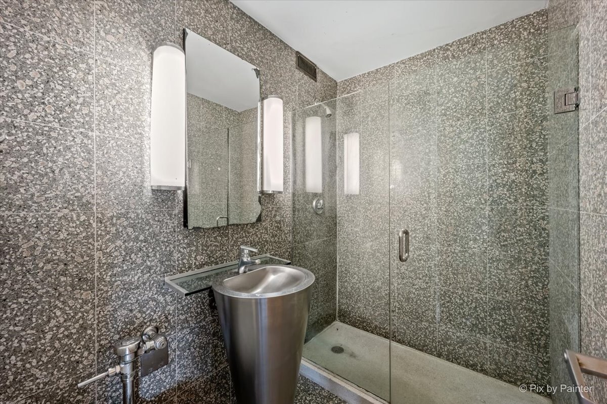 910 N LAKE SHORE Drive Unit: 1316