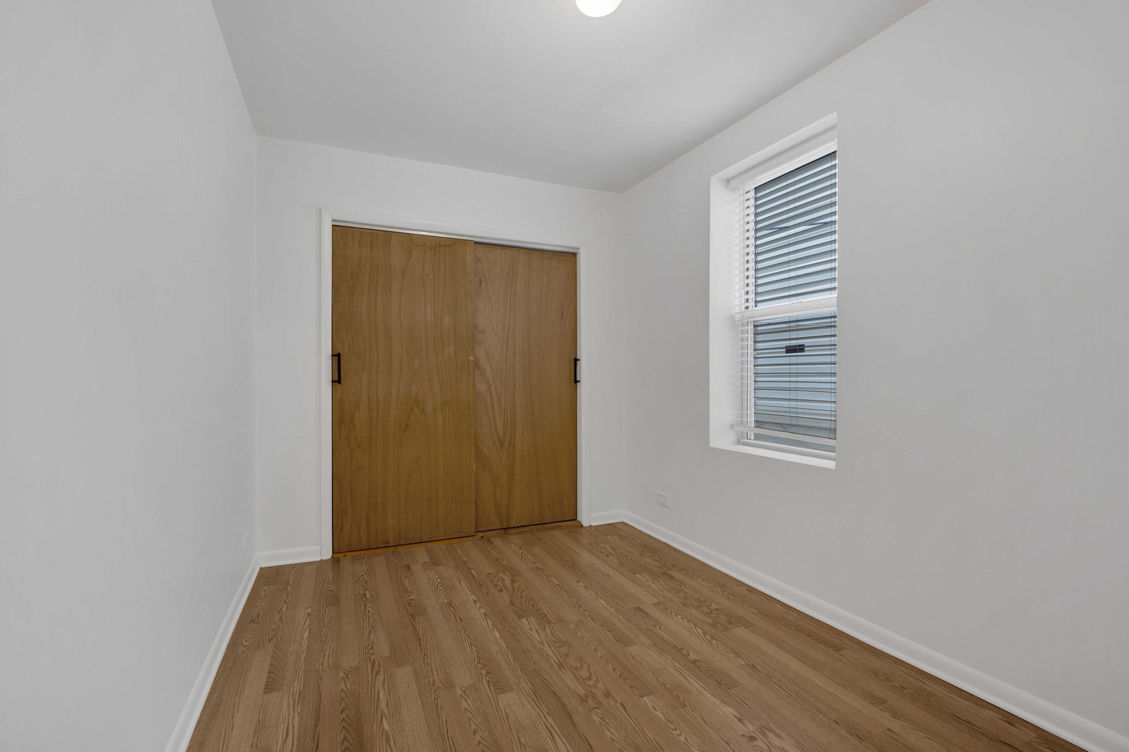 2937 N washtenaw Avenue Unit: 1