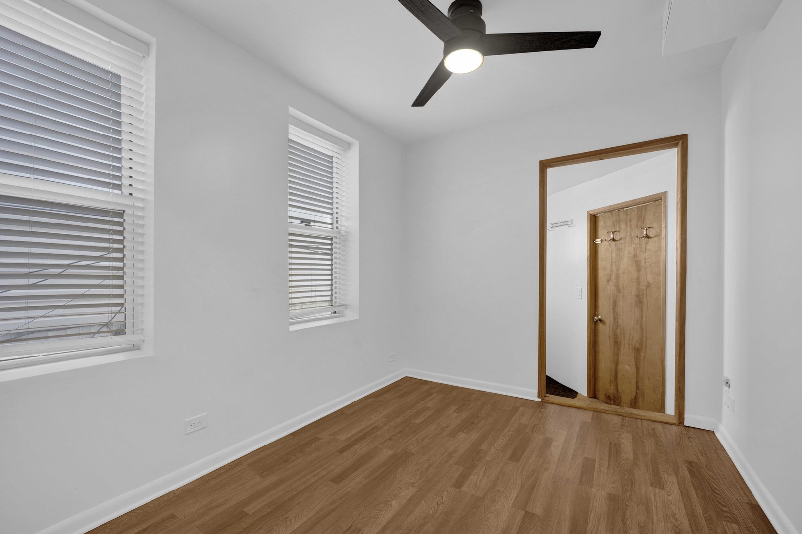 2937 N washtenaw Avenue Unit: 1