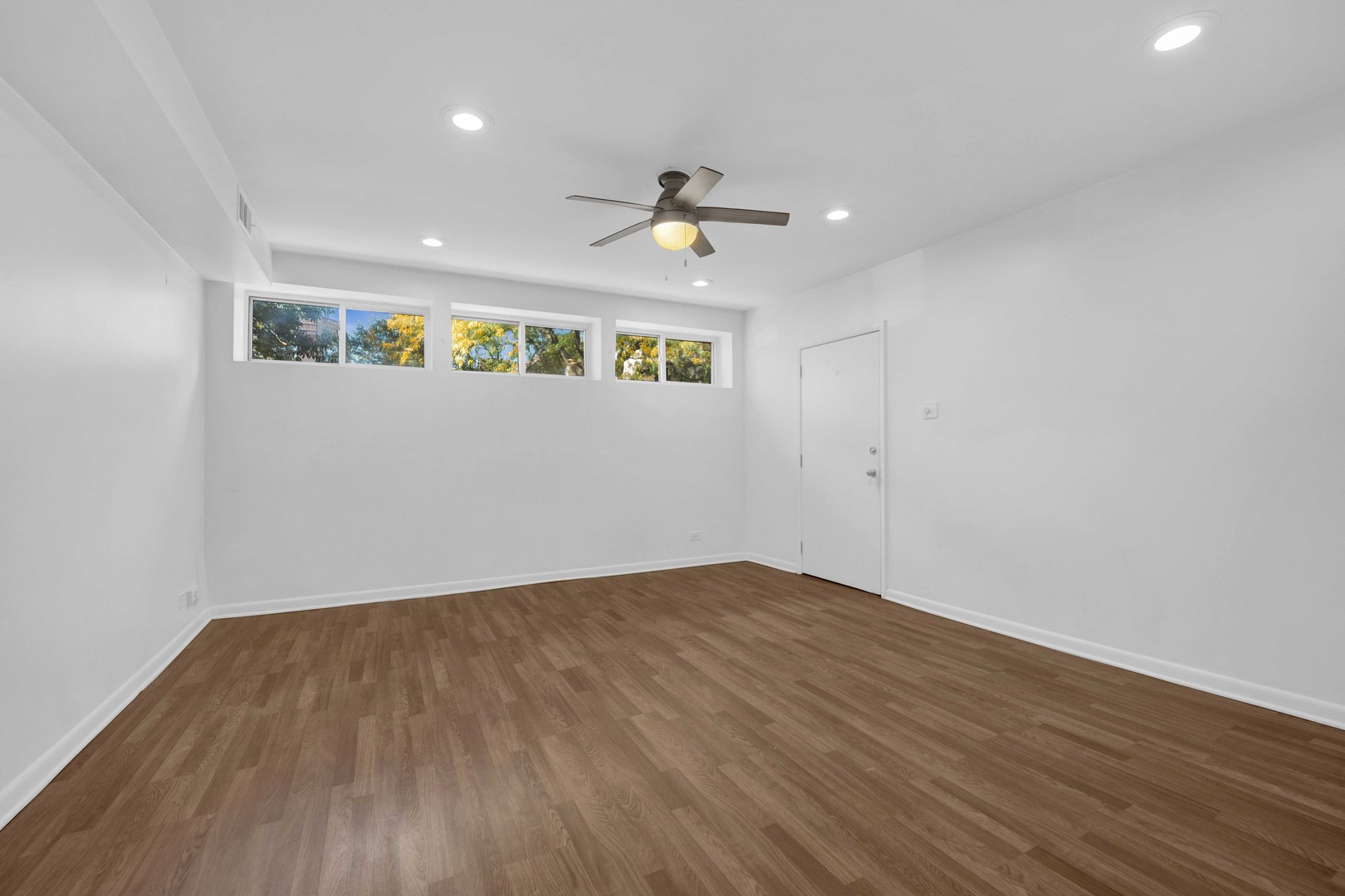 2937 N washtenaw Avenue Unit: 1