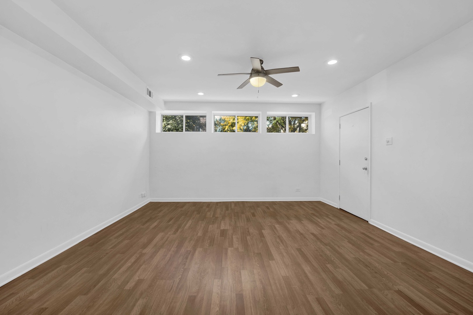 2937 N washtenaw Avenue Unit: 1