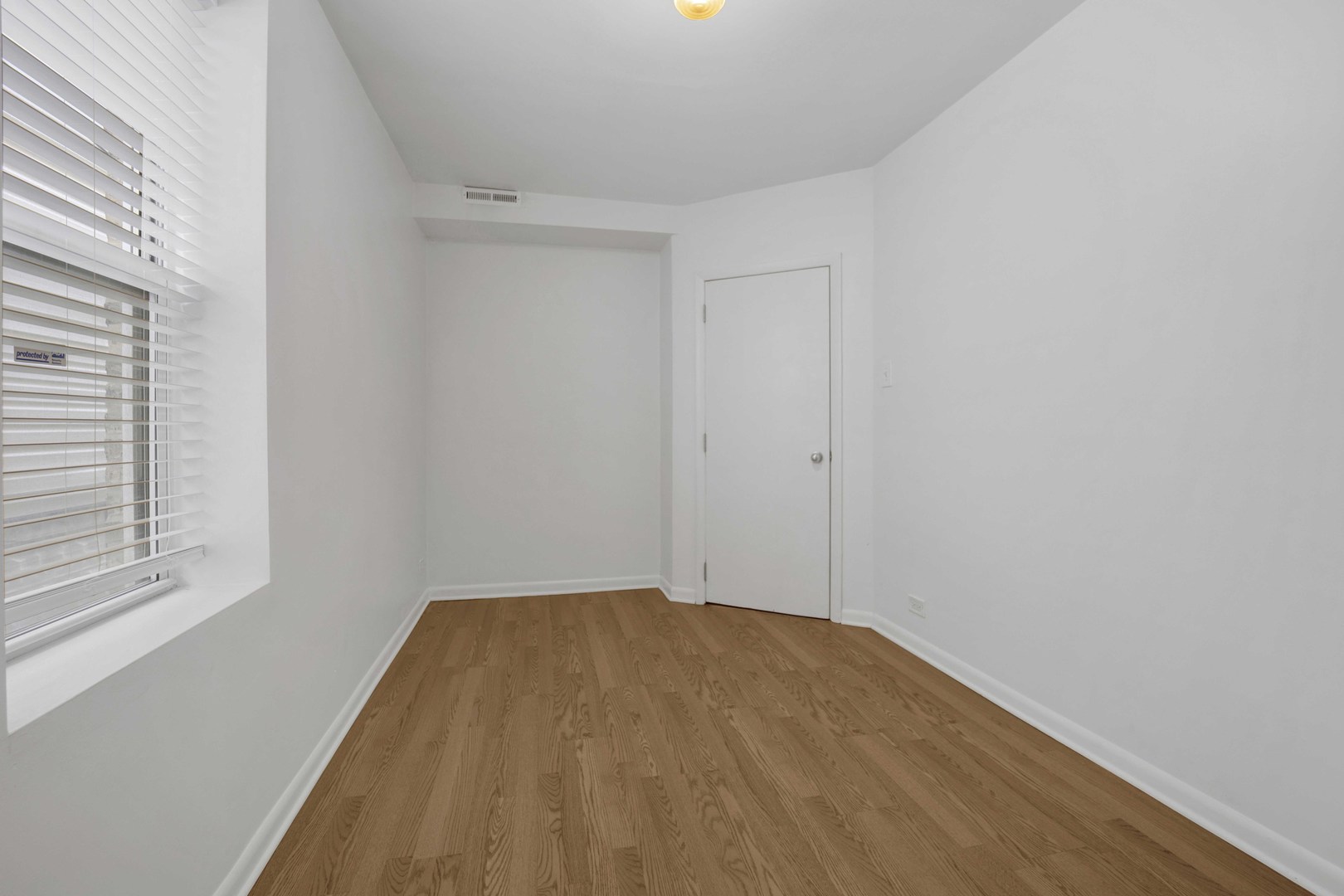 2937 N washtenaw Avenue Unit: 1