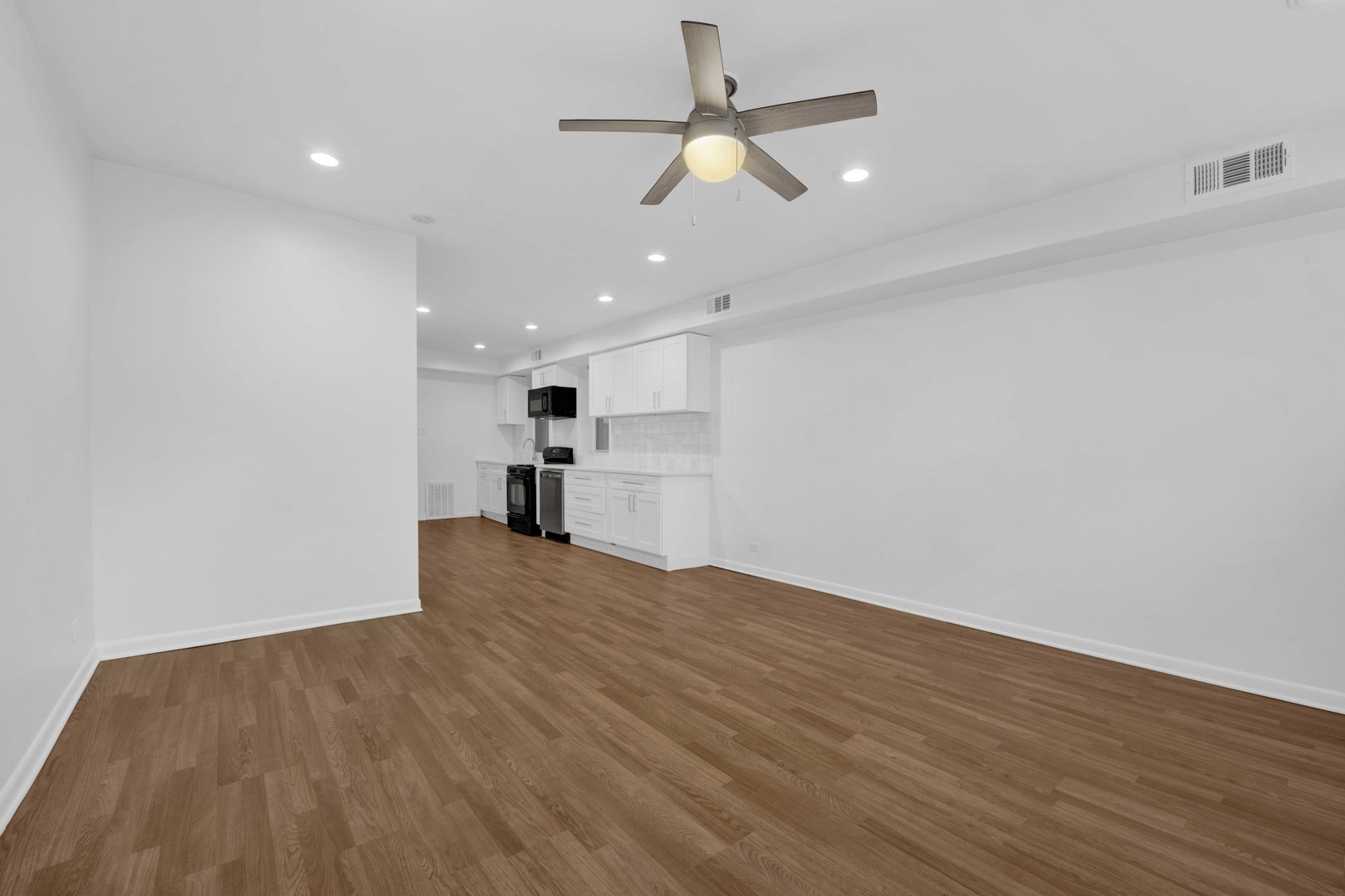 2937 N washtenaw Avenue Unit: 1