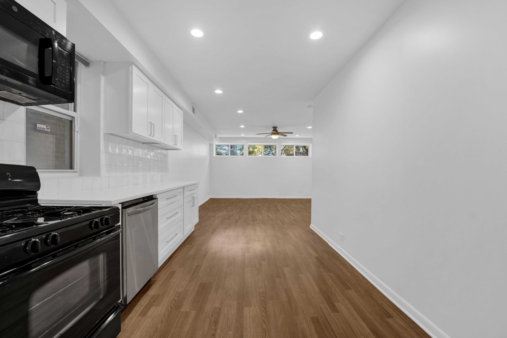 2937 N washtenaw Avenue Unit: 1