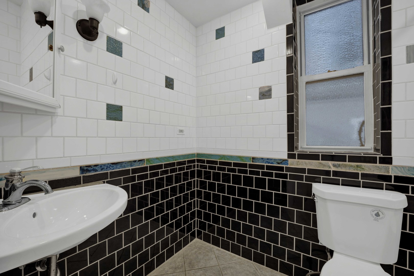 2937 N washtenaw Avenue Unit: 1